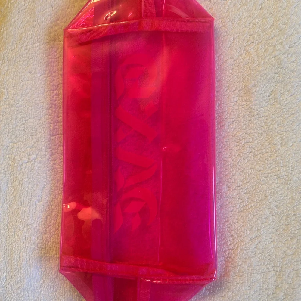 Gxve New Hot Pink Vinyl Axle Makeup/Toiletry Bag - Picture 2 of 2